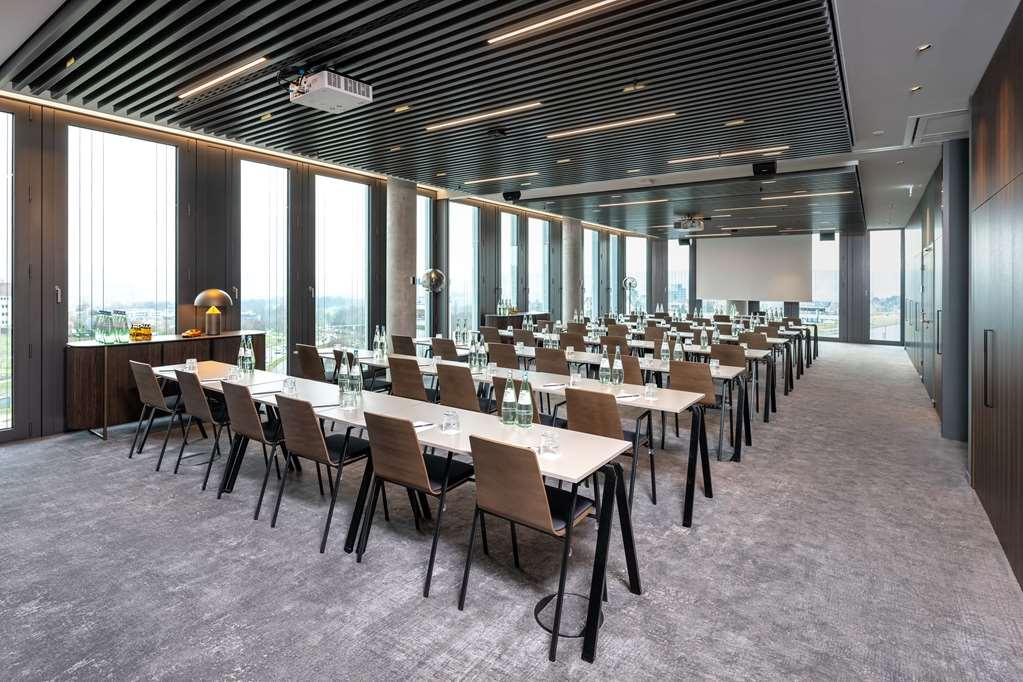 Radisson Blu Hotel At Porsche Design Tower שטוטגרט מתקנים תמונה